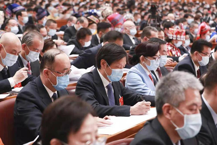 全國(guó)人大代表雷軍：政府工作報(bào)告向全社會(huì)傳遞出了強(qiáng)烈信心.jpg